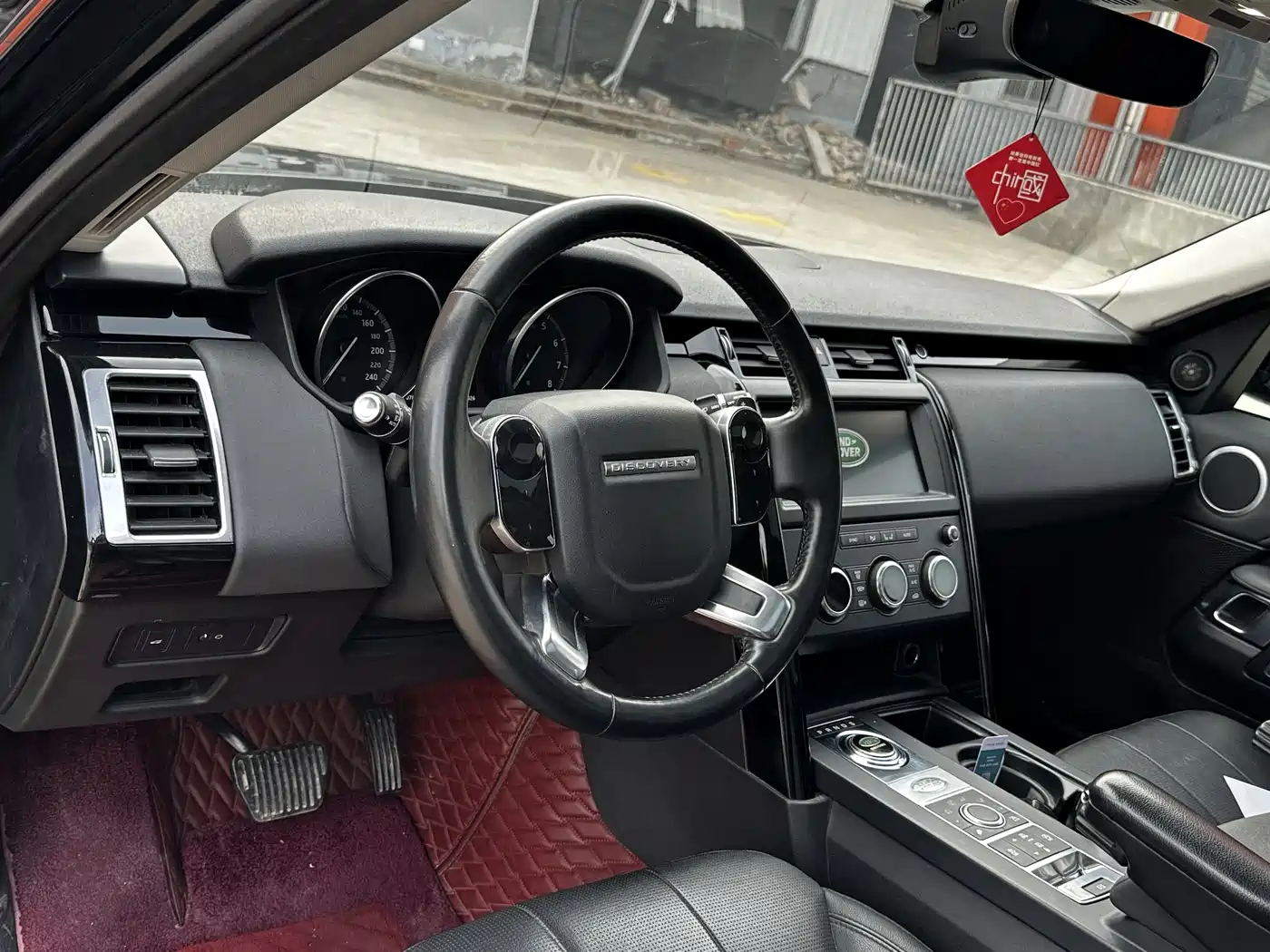 Land Rover Discovery 2018 3.0 SC V6 SE фото 8