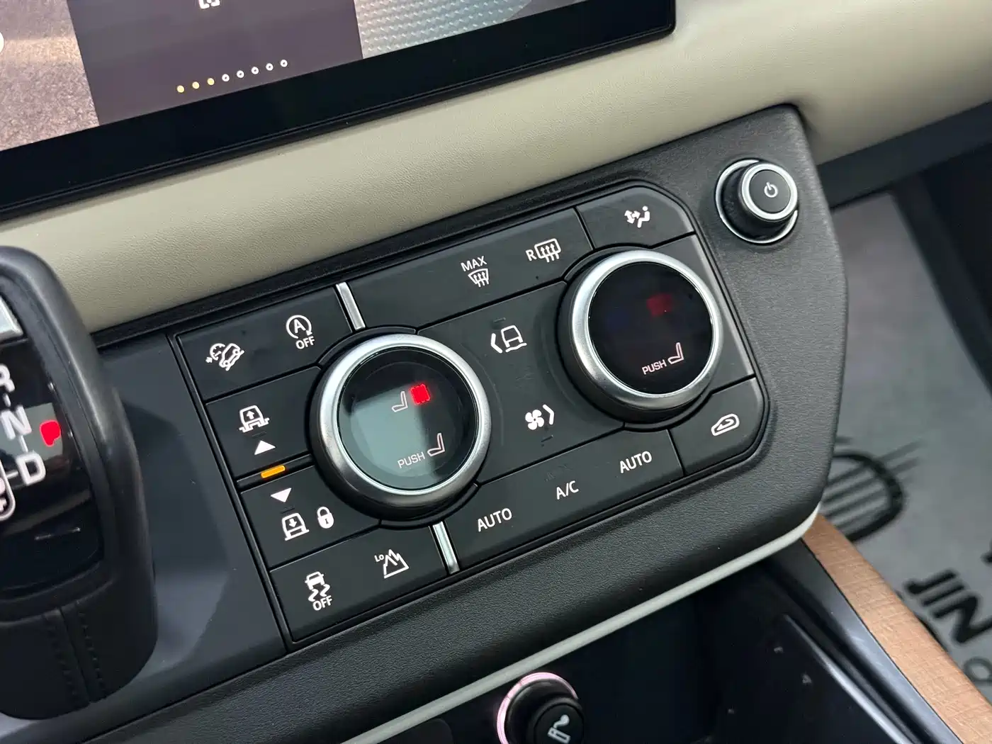 Land Rover Defender 2022 110 P400 X-DYNAMIC HSE фото 16