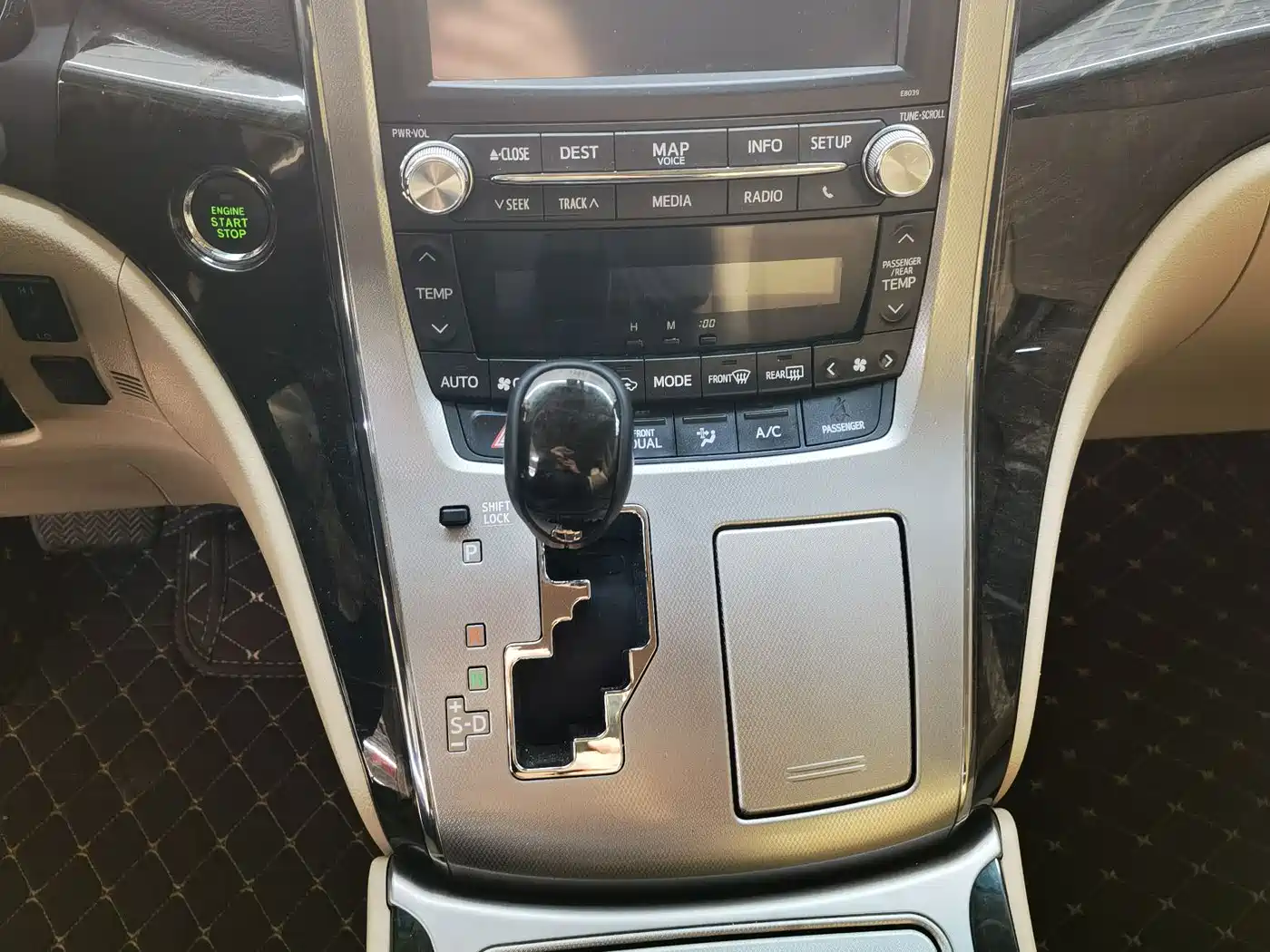 Toyota Alphard 2012 3.5L Premium Edition фото 10