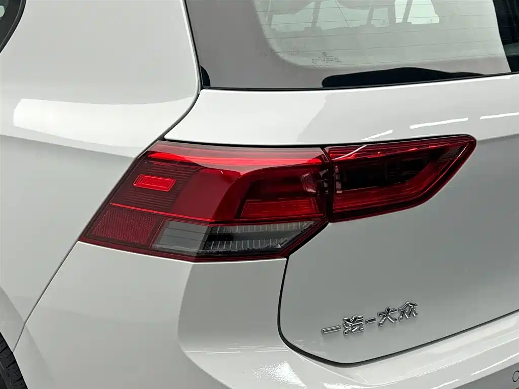 Volkswagen Golf 2023 Model 200TSI DSG фото 10