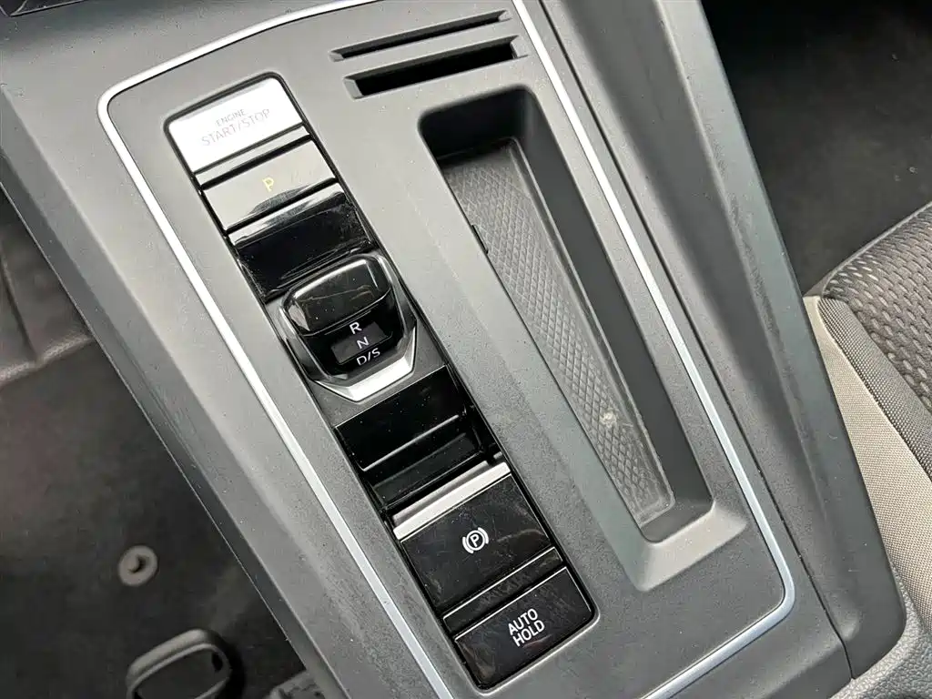Volkswagen Golf 2023 Model 200TSI DSG фото 17