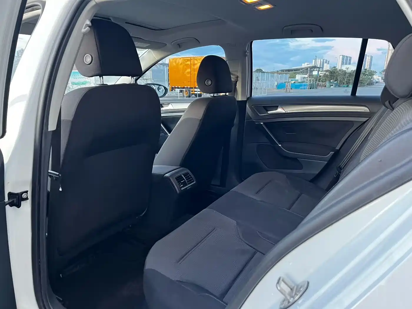 Volkswagen Golf 2016 230TSI Automatic Comfort фото 6