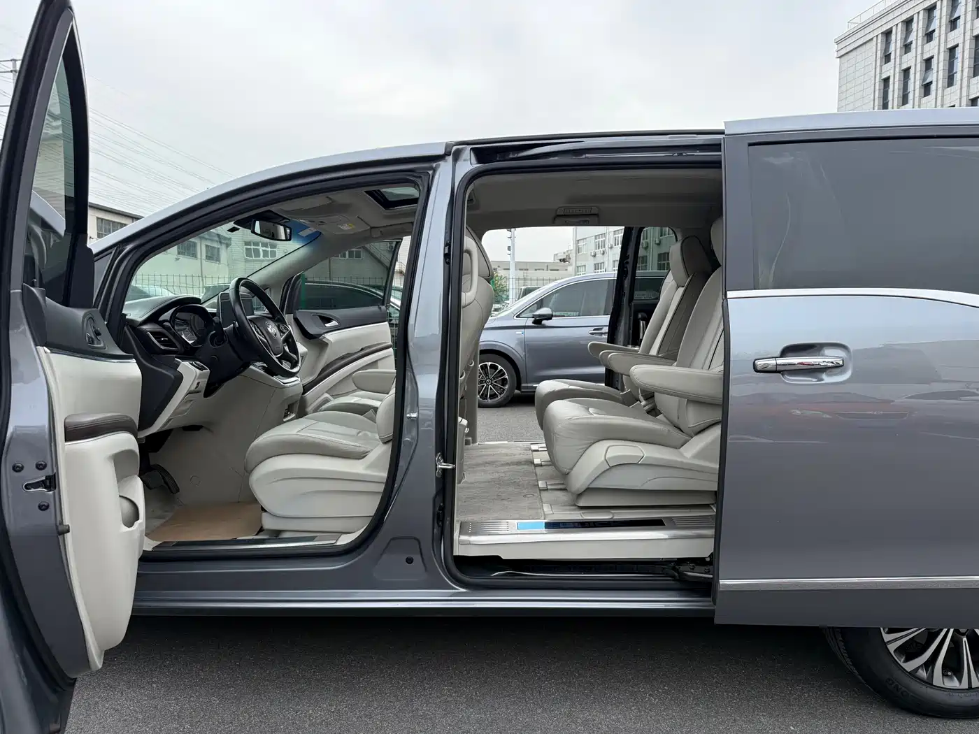 Buick GL8 2021 Land Business Class 652T Luxury фото 13