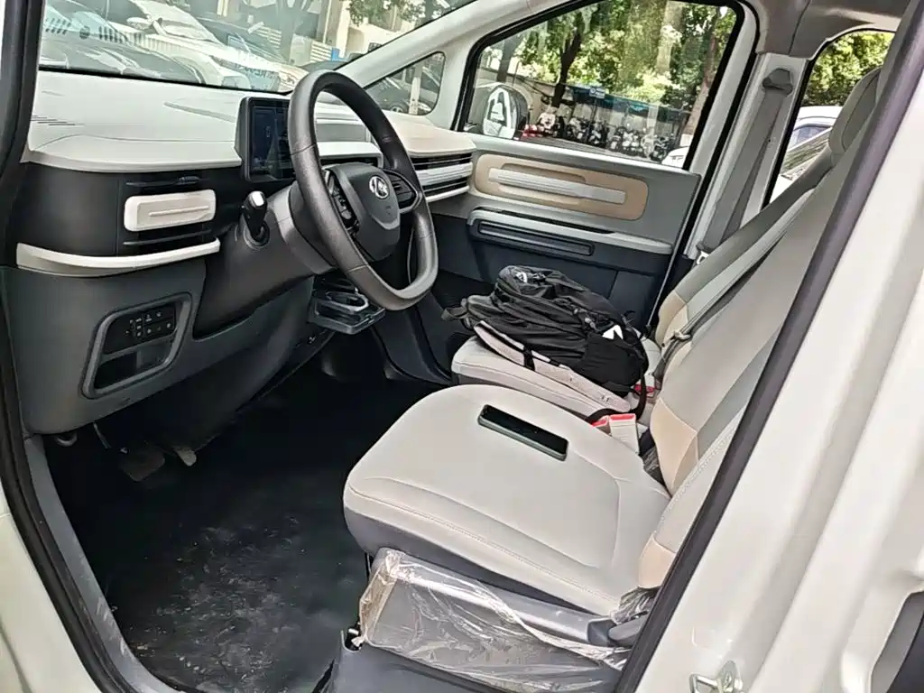 SAIC Maxus Dana V1 2025 2025 Low Roof Multi-purpose Version 42kWh
