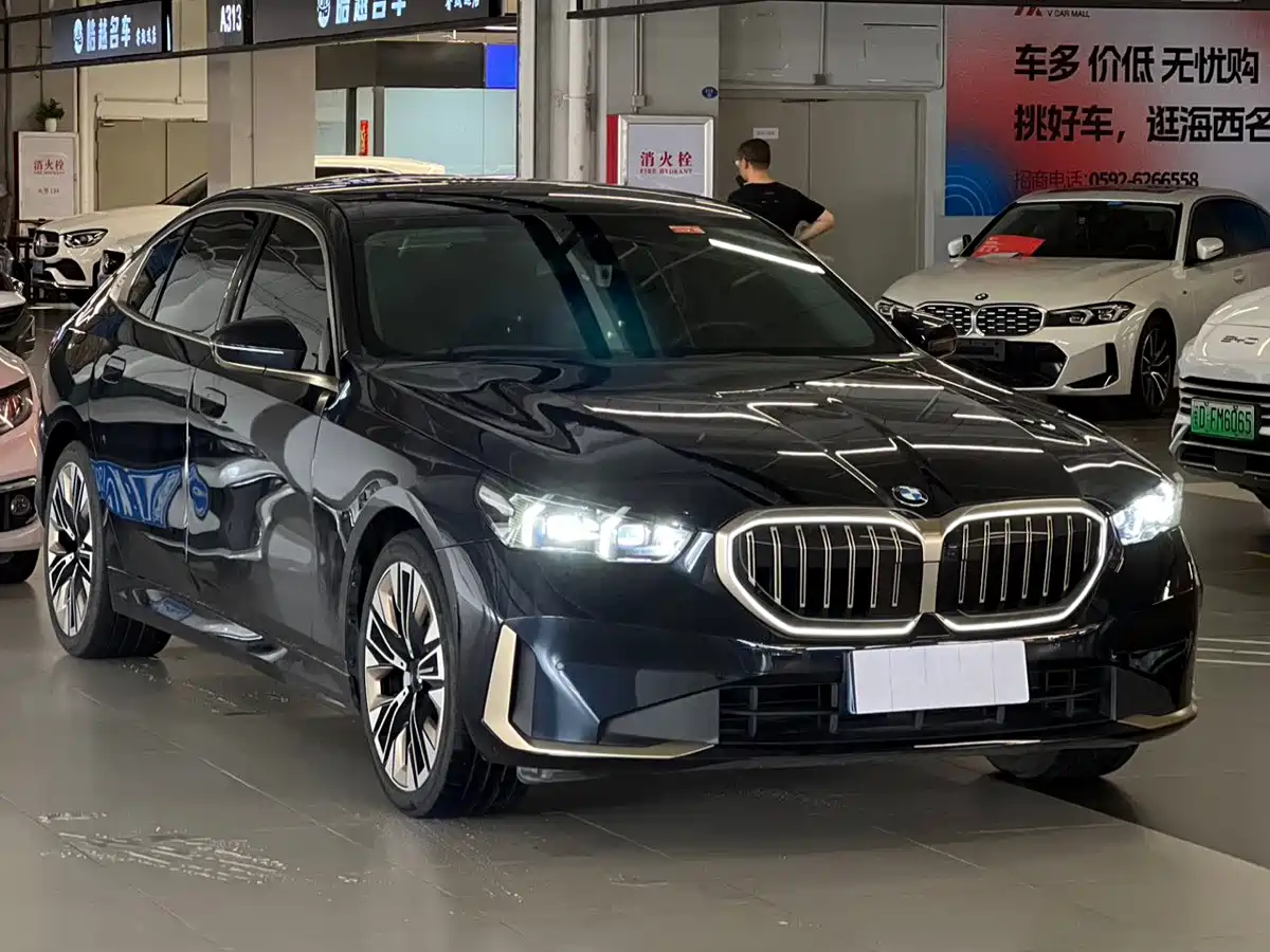 Фото 3 - BMW 5 Series