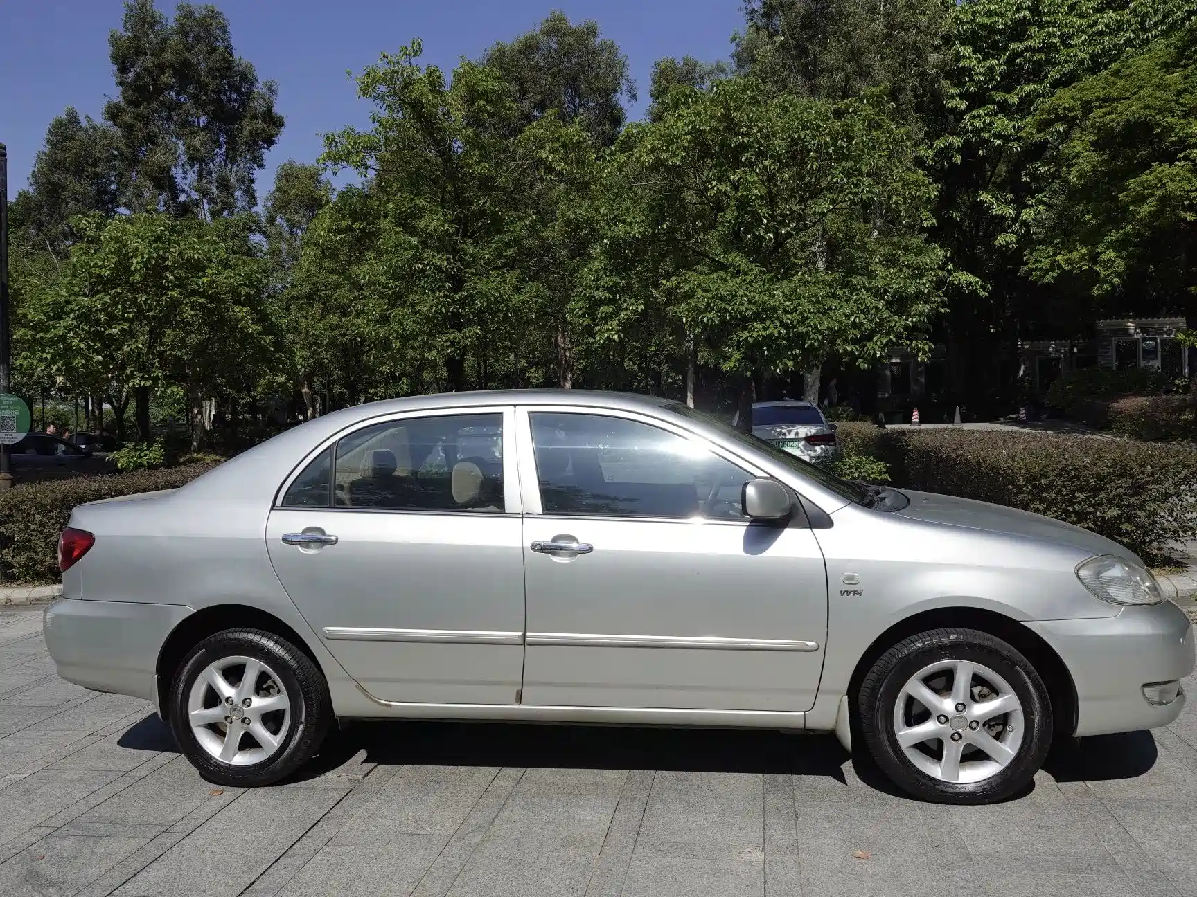 Photo 3 - Toyota Corolla