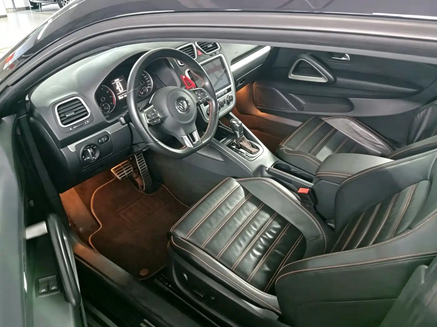 Volkswagen Scirocco 2011 2.0TSI Luxury фото 10