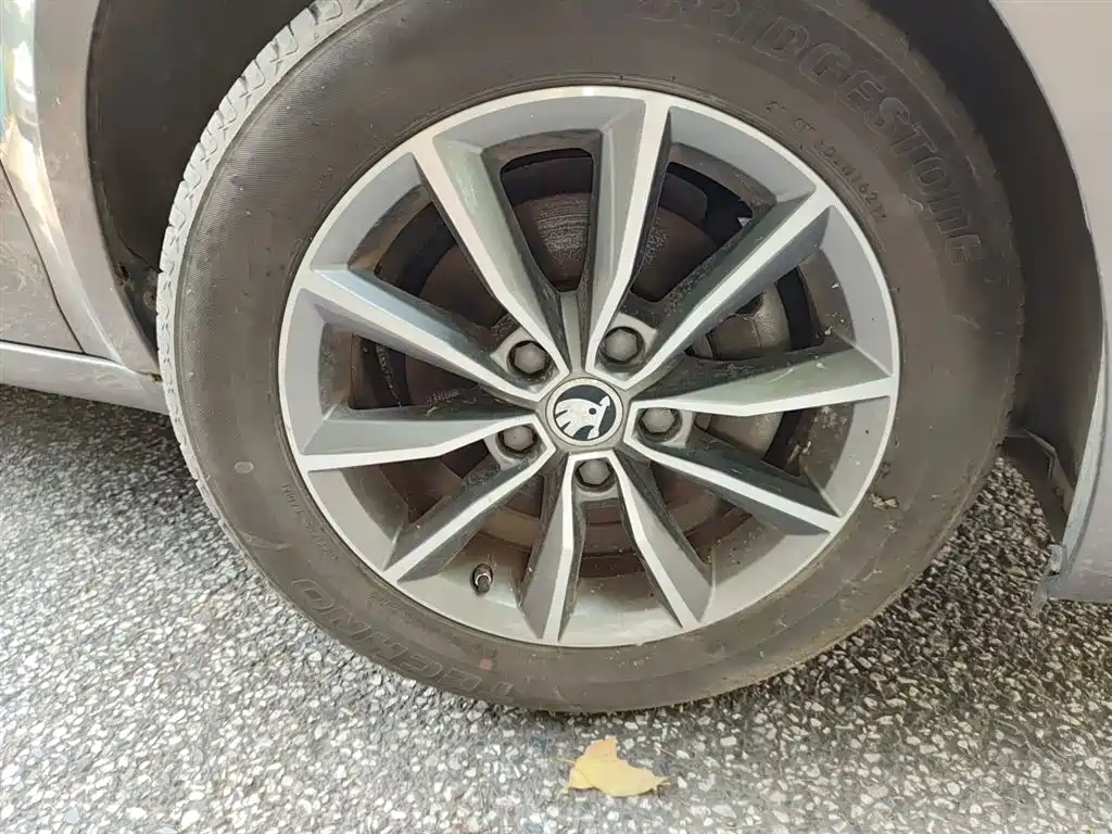 Škoda Octavia 2017 1.6L Manual ChuangXing фото 23