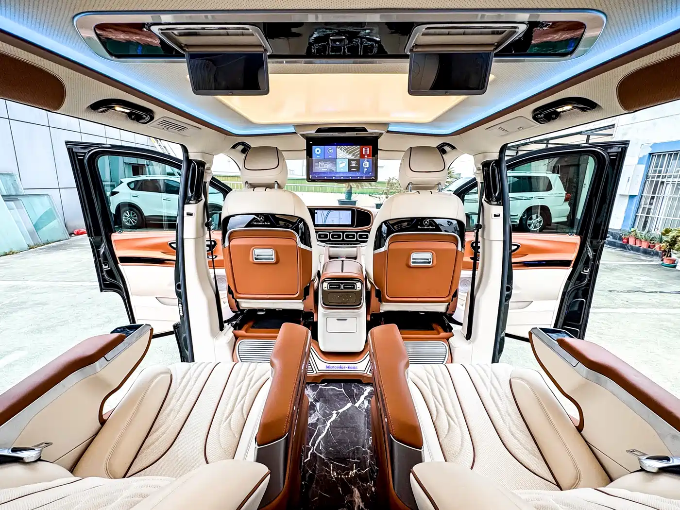 Mercedes-Benz Vito 2023 2.0T Business 7-Seater фото 14