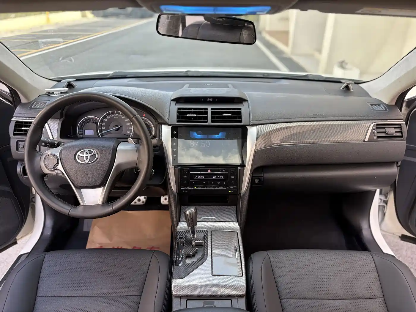 Photo 10 - Toyota Camry