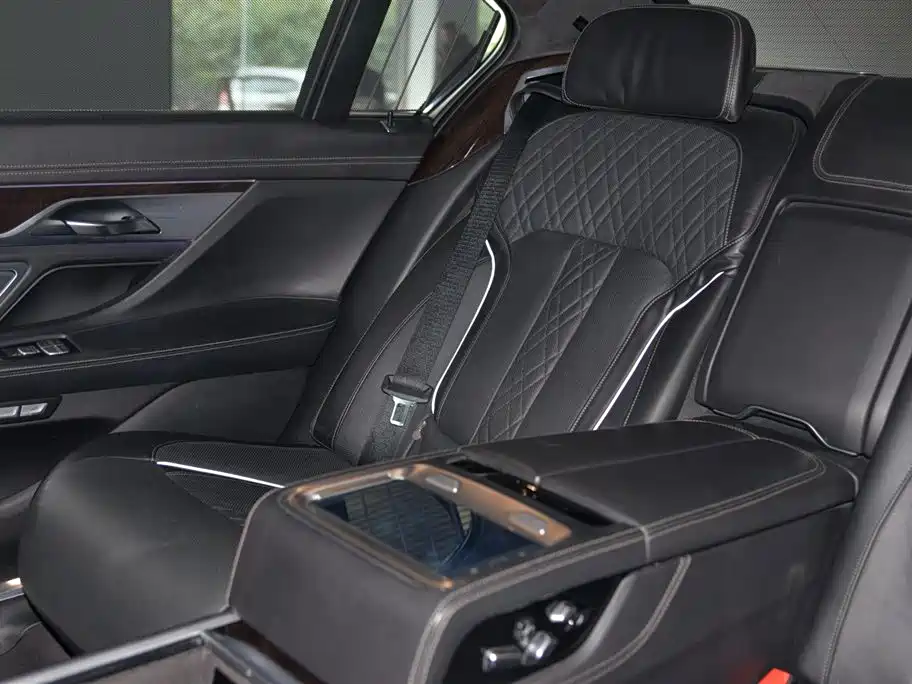 BMW 7 Series 2016 750Li xDrive 4-Seater фото 7