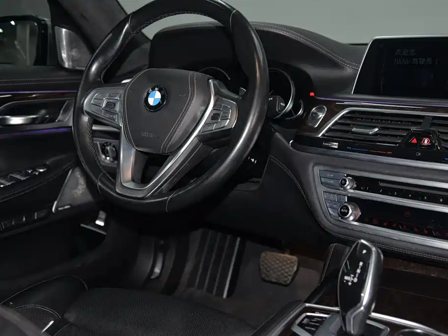 BMW 7 Series 2016 750Li xDrive 4-Seater фото 9