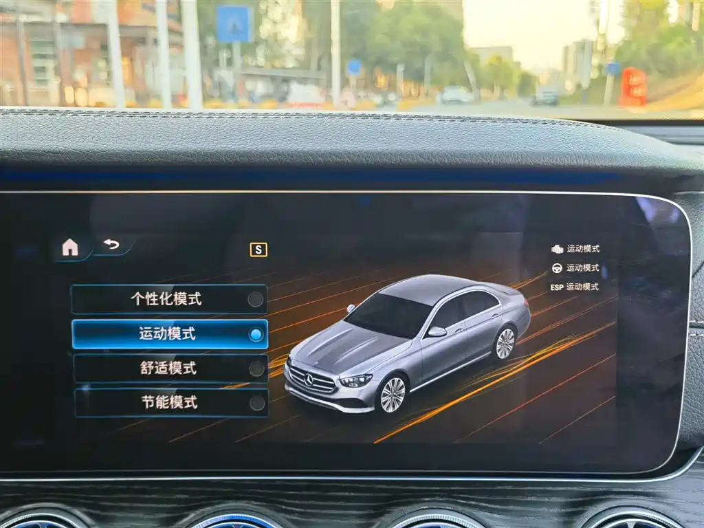 Mercedes-Benz E-Class 2021 E 260 L Sport фото 24