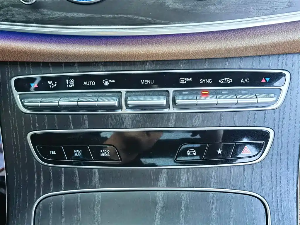 Mercedes-Benz E-Class 2021 E 260 L Sport фото 25