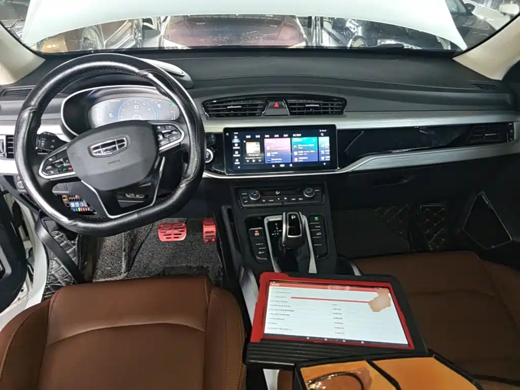 صورة 10 - Geely Atlas