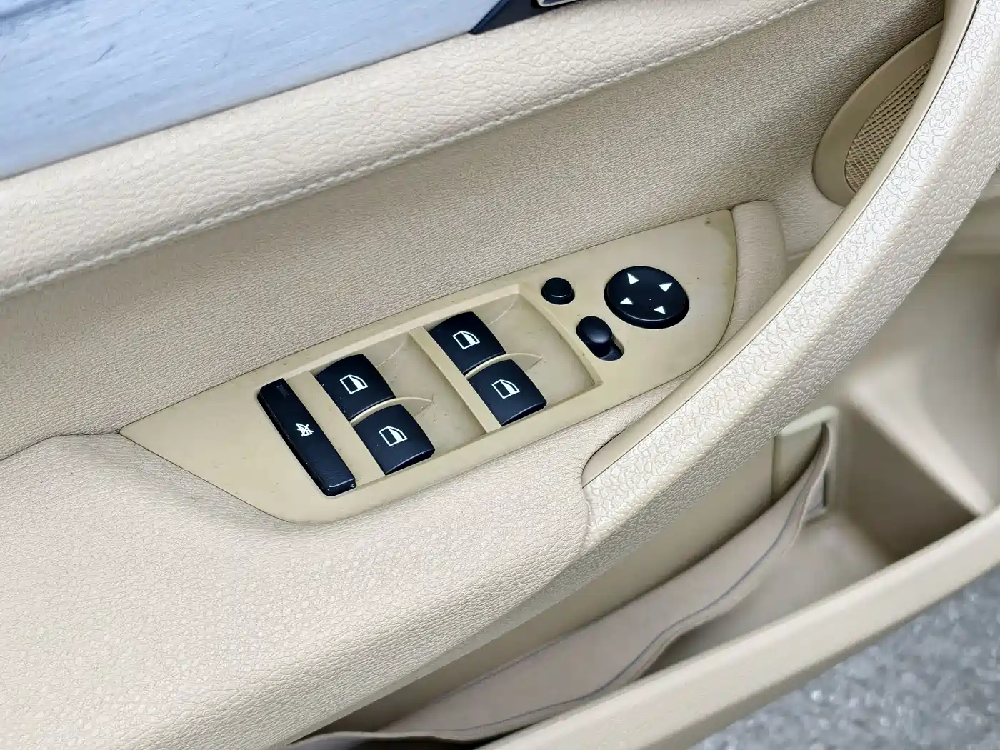 BMW X1 (Import) 2012 Model xDrive28i фото 23