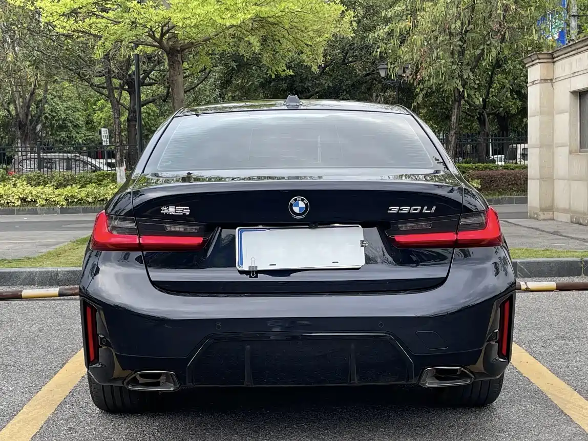 BMW 3 Series 2025 330Li M Sport Night Edition фото 12