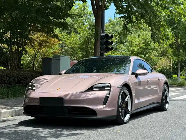 Porsche Taycan 2022