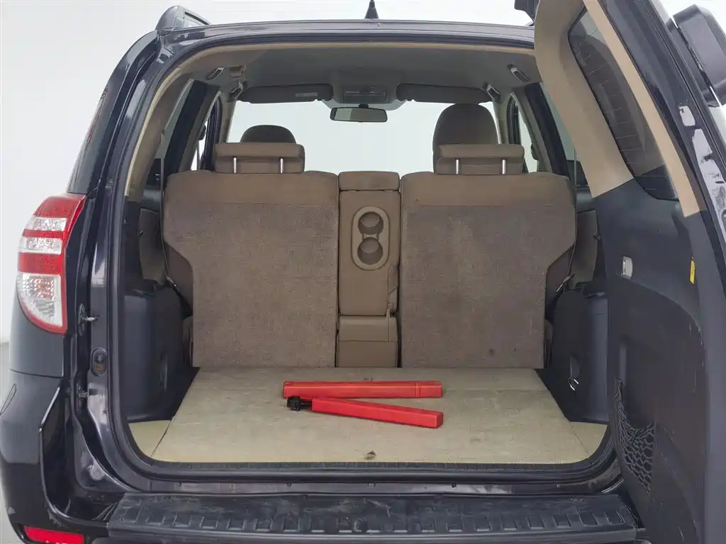 Photo 16 - Toyota RAV4 Rongfang