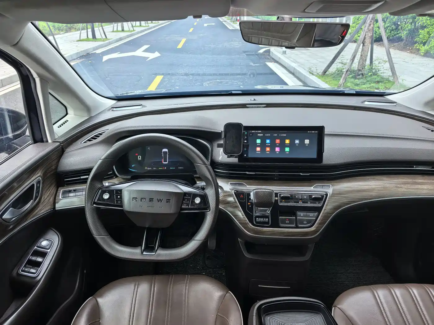 Roewe iMAX8 EV 2022 2022 Silver Edition