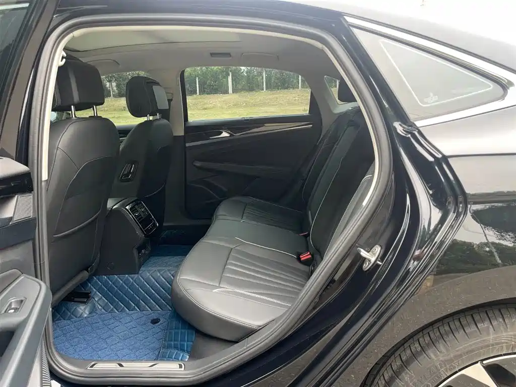 Photo 12 - Volkswagen Passat
