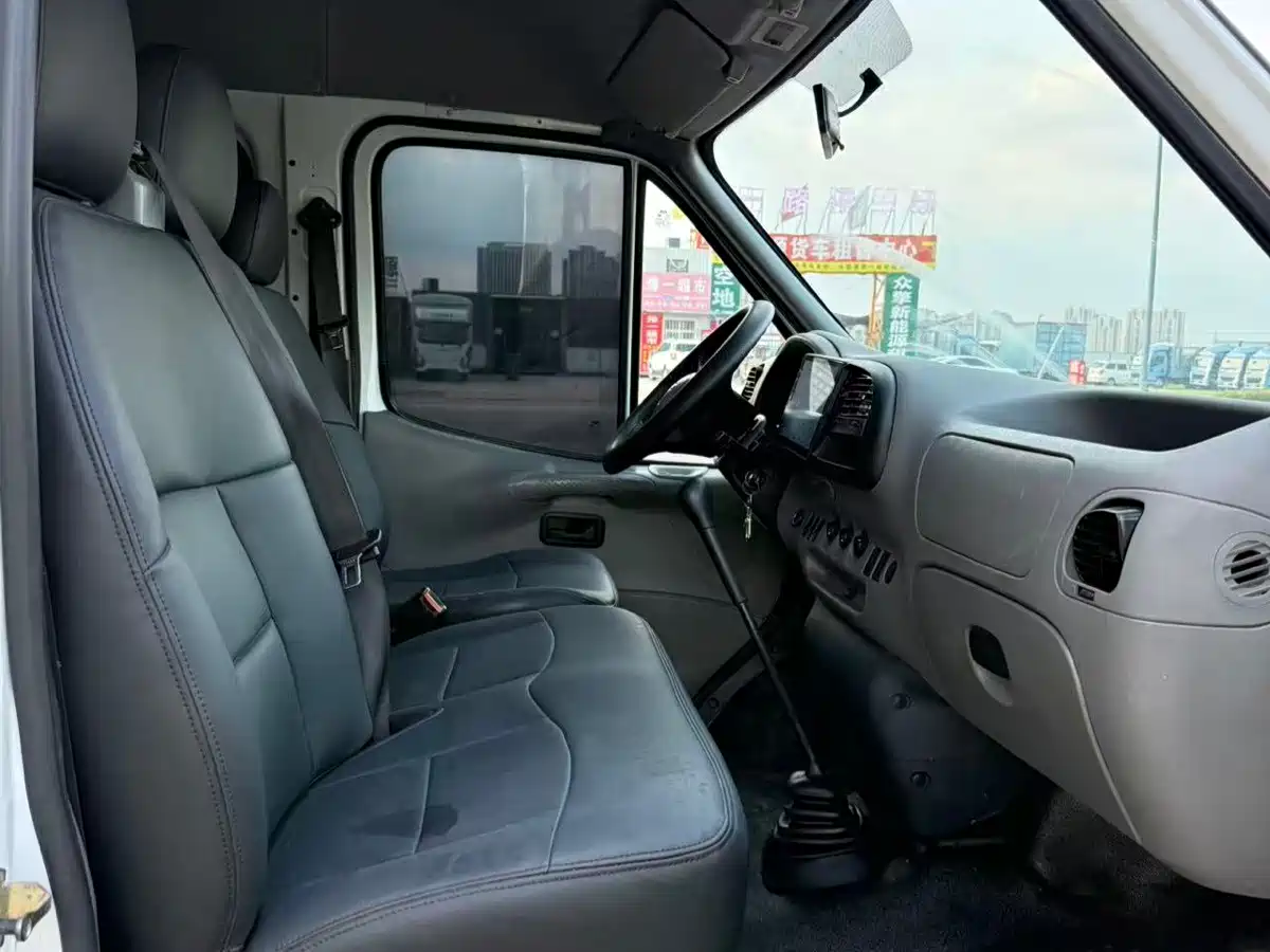 Ford Classic Transit 2016 2016 Model 2.8T Diesel Short Wheelbase 6-Seat Medium Roof Multi-Purpose Vehicle JX493ZLQ4