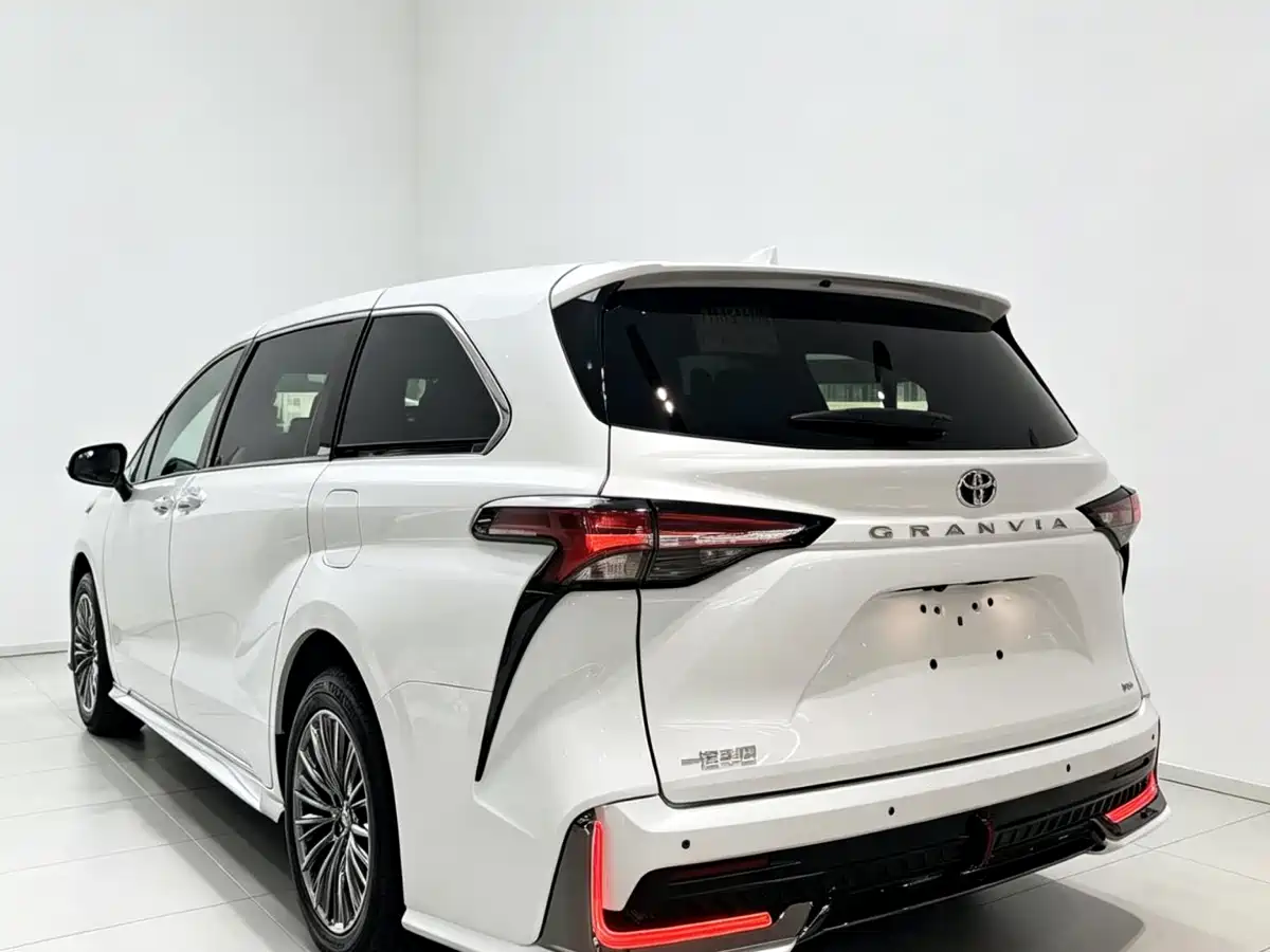 Toyota Granvia 2026 2026 Model 2.5L Hybrid Comfort Edition