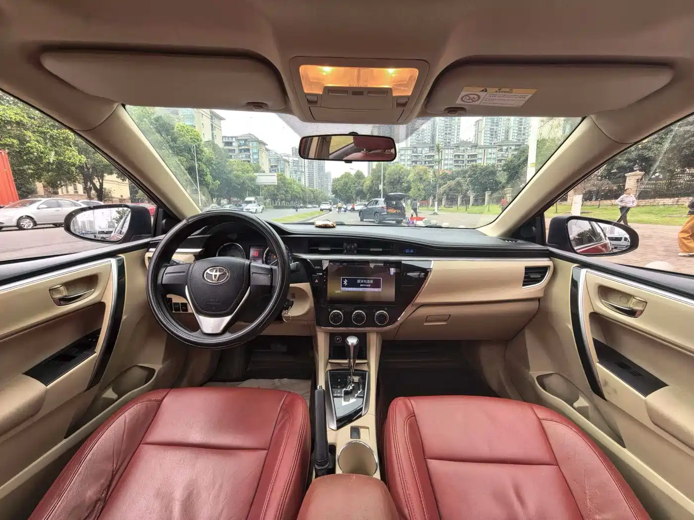 Toyota Corolla 2014 1.6L CVT GL-i фото 6