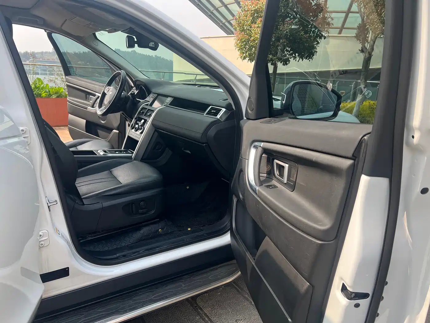 Land Rover Discovery Sport 2018 240PS SE Edition фото 6