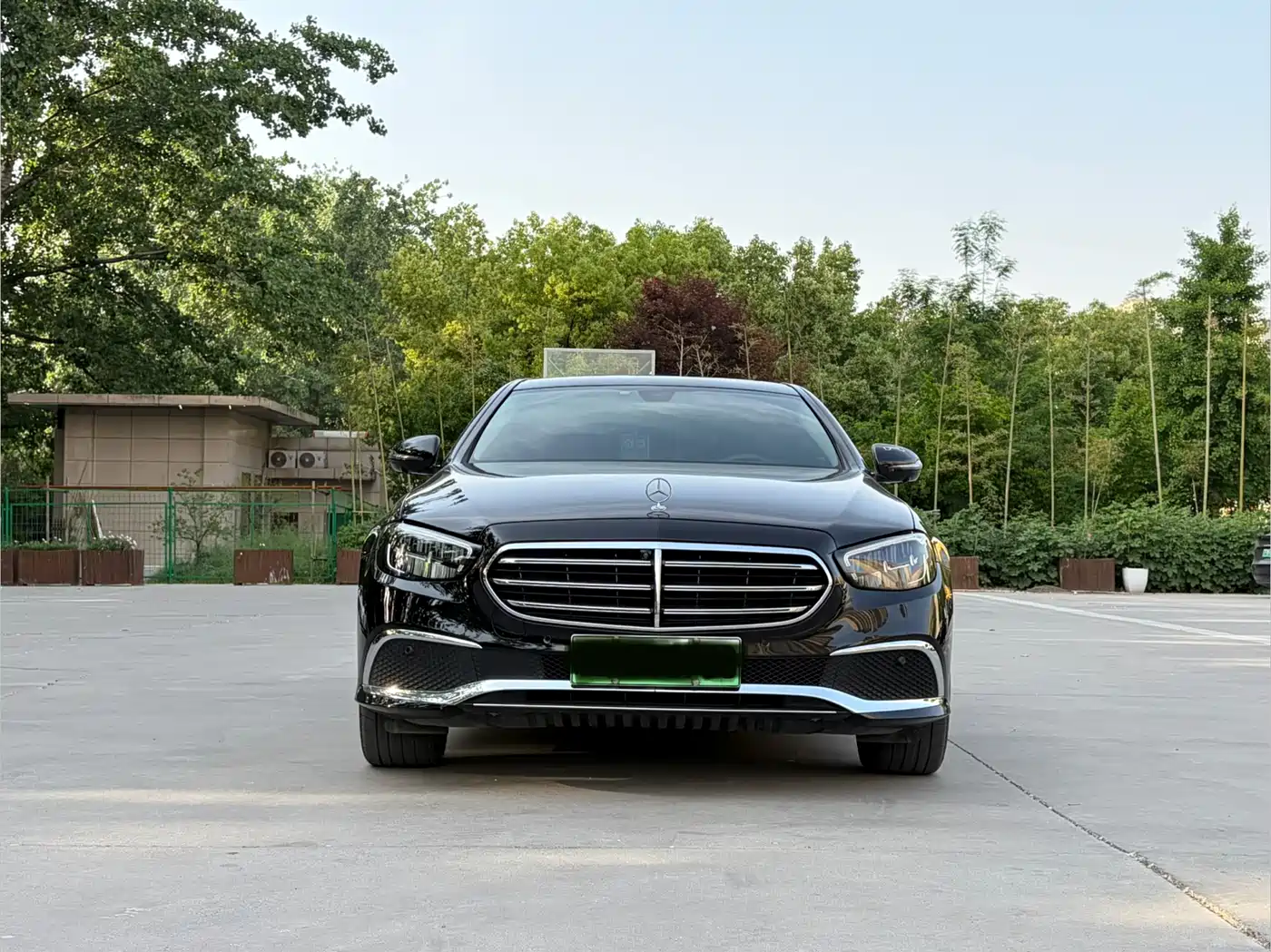 Mercedes-Benz E-Class New Energy 2022 E 350 e L Plug-in Hybrid Sedan фото 2