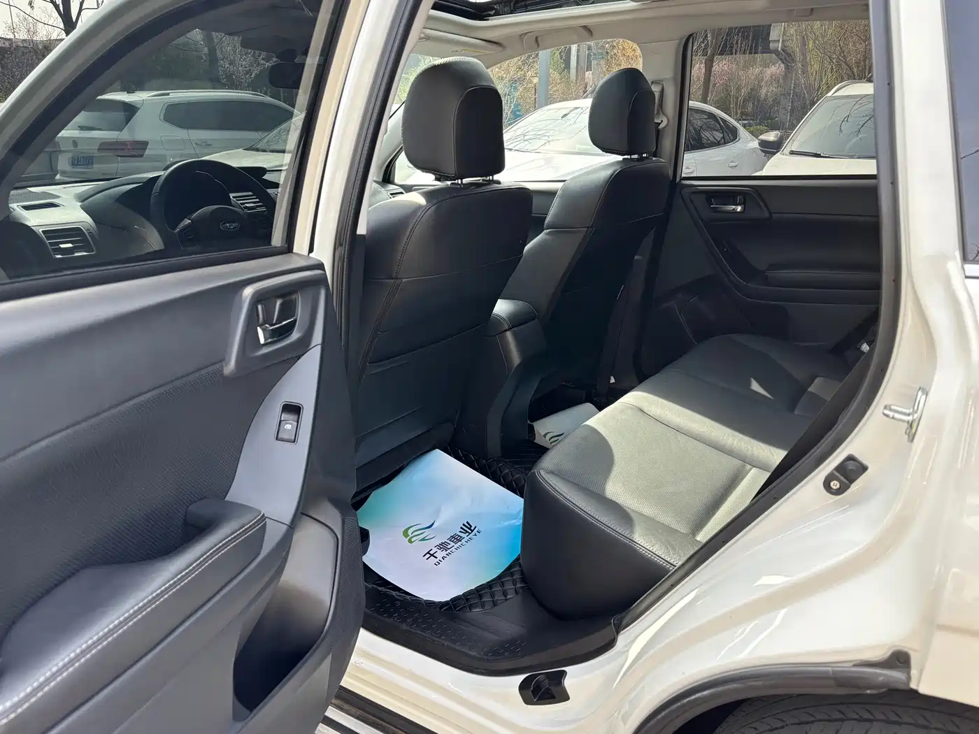 Subaru Forester 2015 2.0i Special Commemorative Edition фото 10
