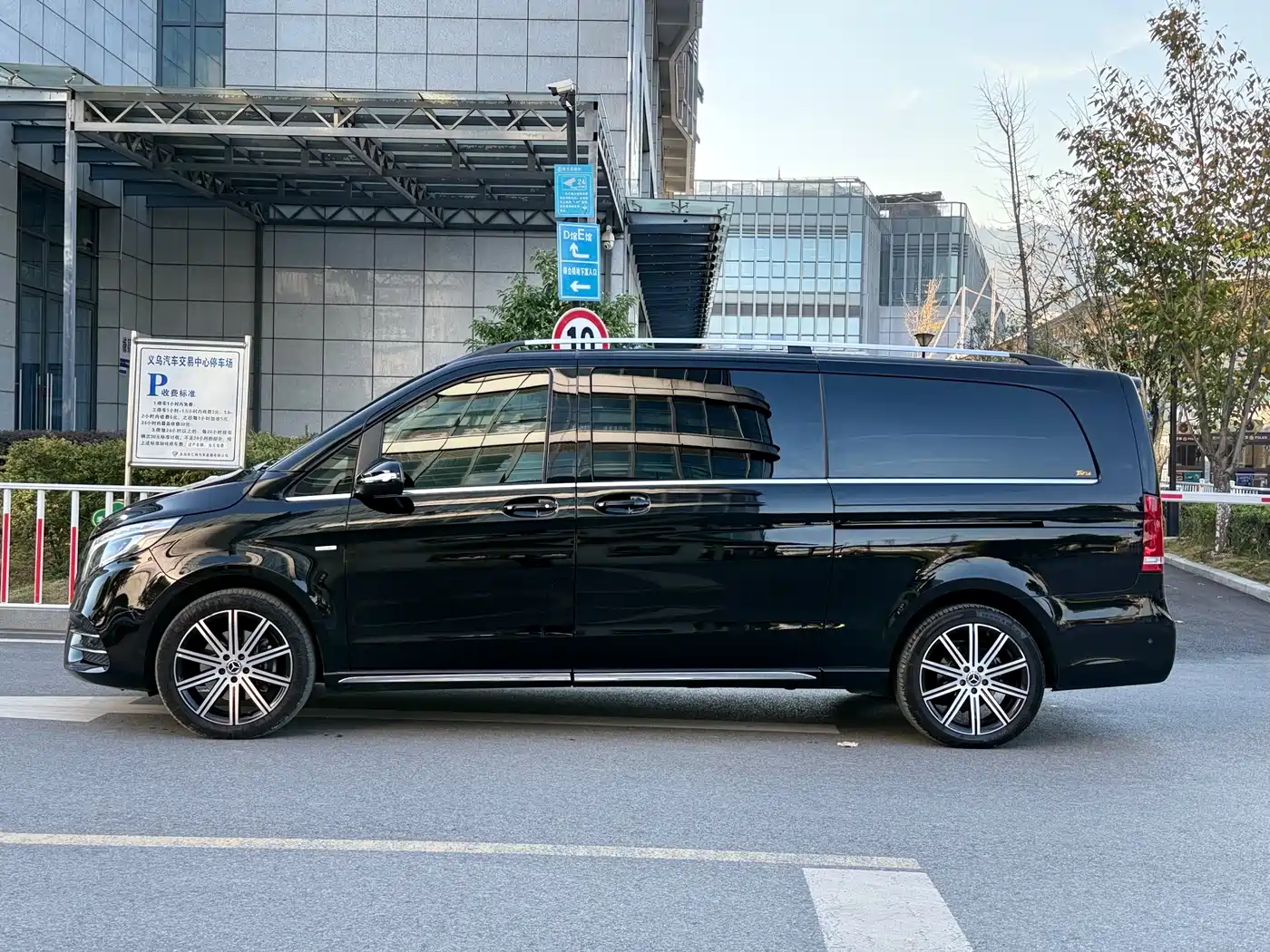 Mercedes-Benz V-Class 2022 V 260 L Long Wheelbase Luxury Edition фото 7