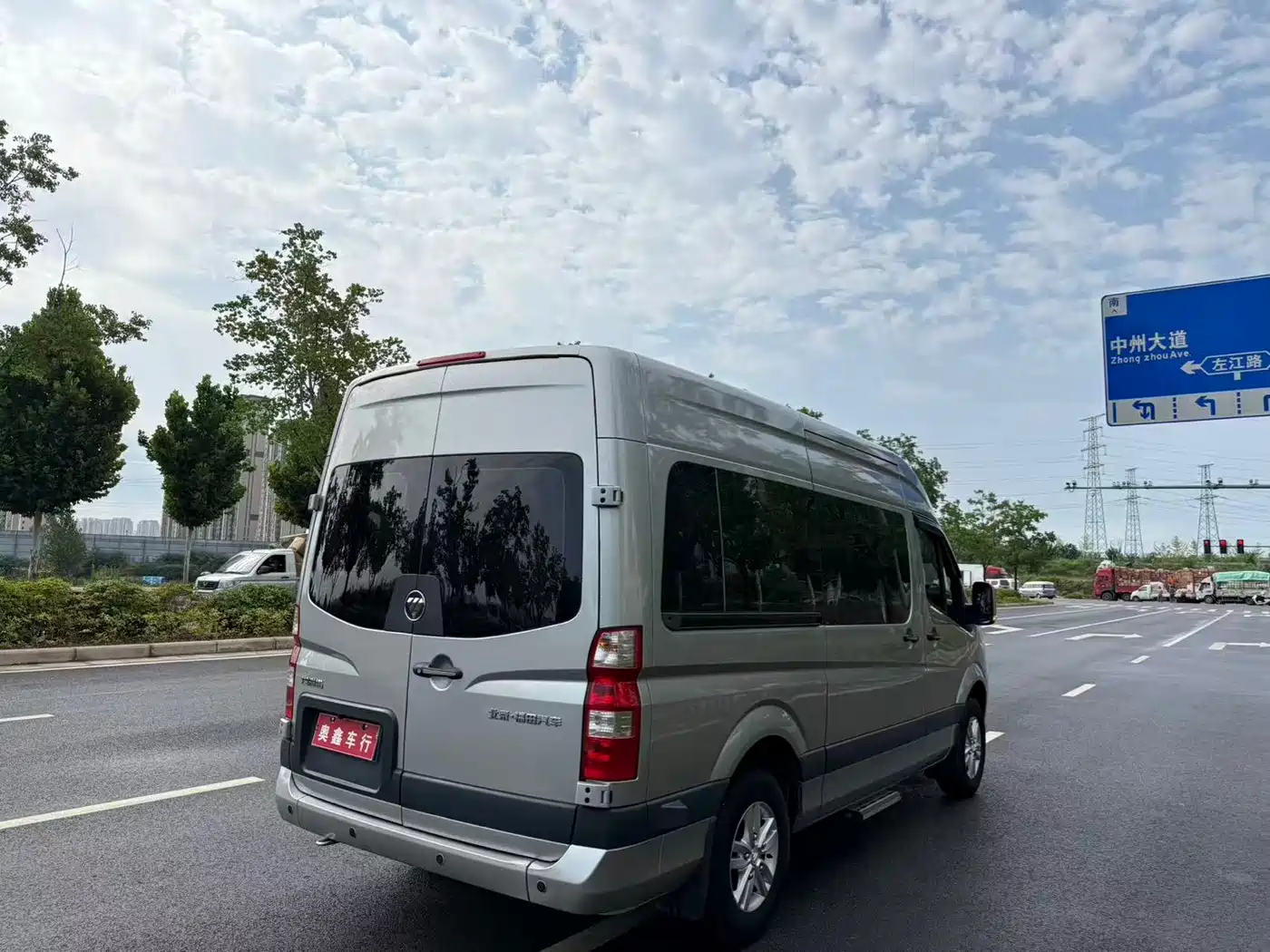 Foton Tuyano 2023 2023 2.0T Passenger Luxury Manual Long Wheelbase Medium Roof Single Rear Tire 9-Seater (Commercial)