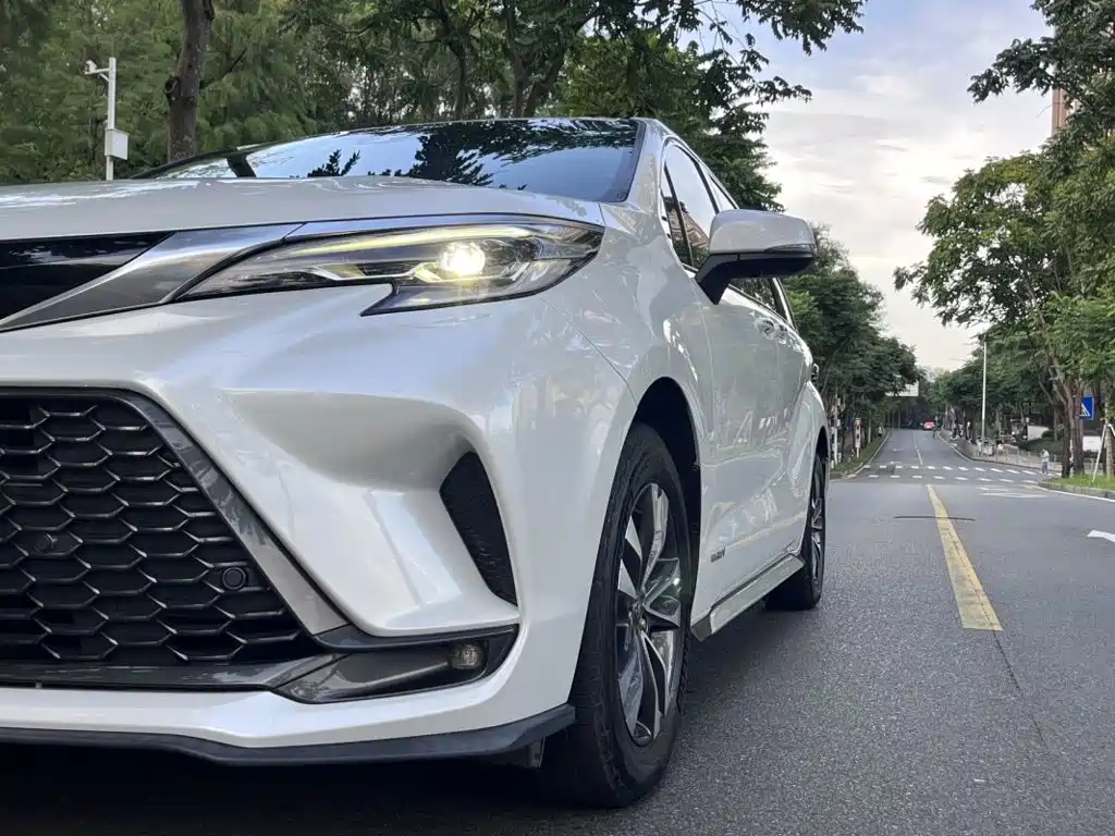 Фото 5 - Toyota Granvia