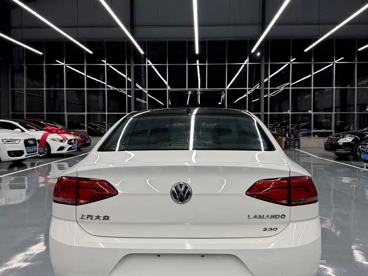 Volkswagen Lamando 2017 230TSI DSG Trend Edition фото 12