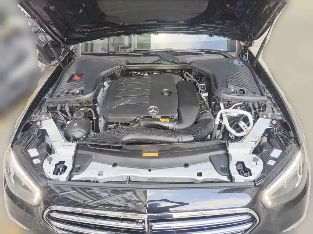 Mercedes-Benz E-Class, миниатюра 3