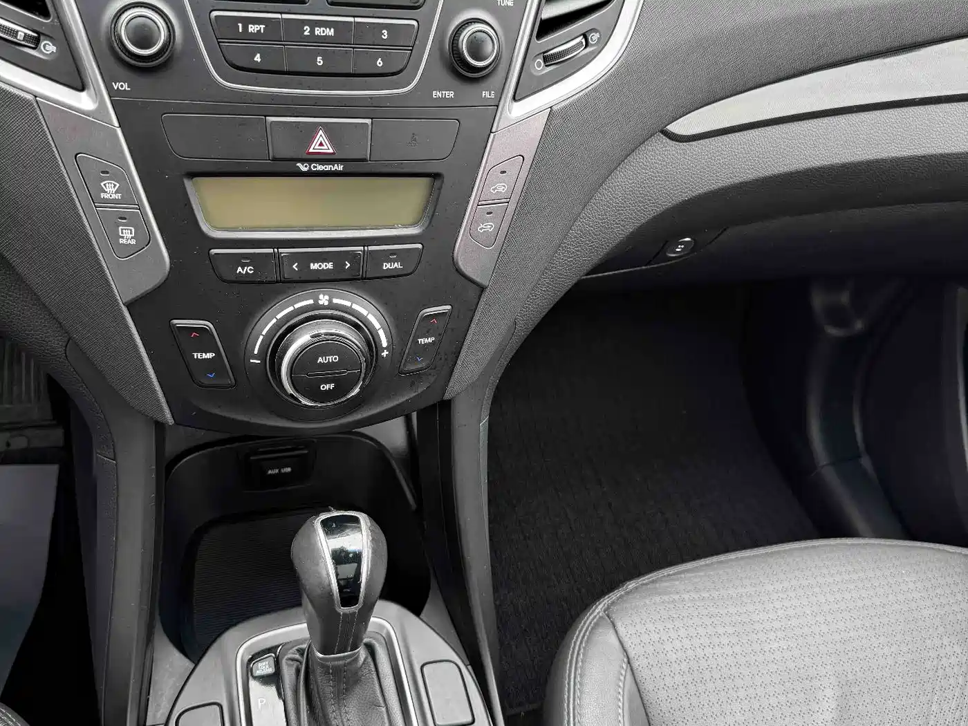 Hyundai Santa Fe 2015 2.0T Automatic 2WD Smart 5-Seater фото 12