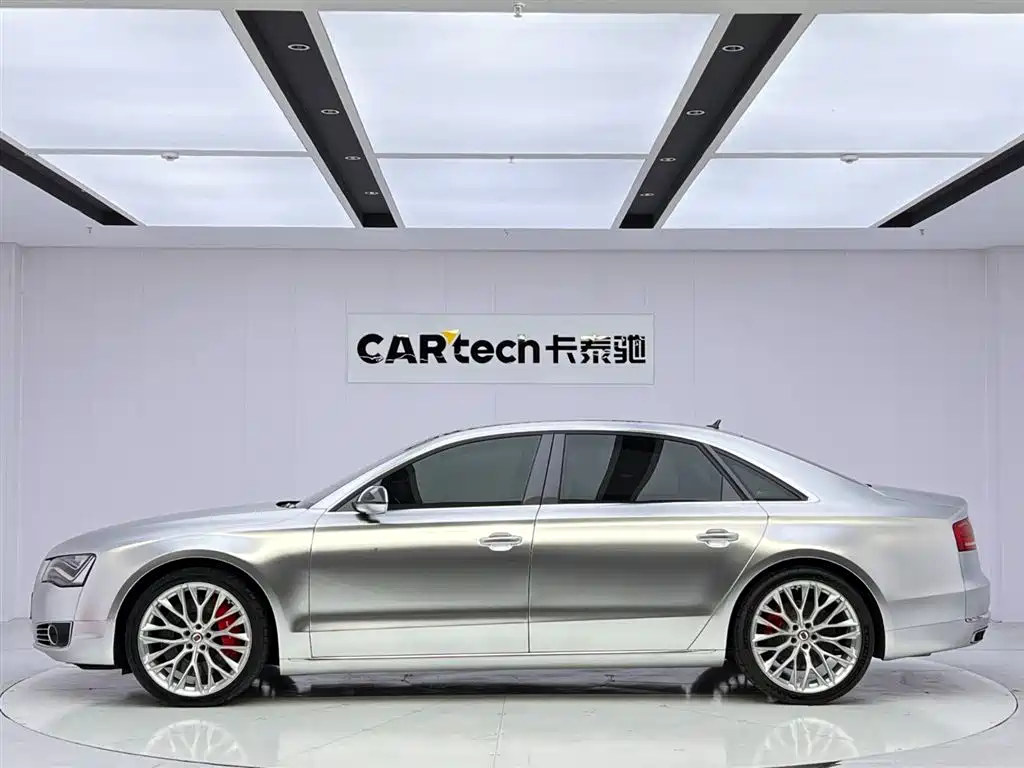 Audi A8 2011 A8L W12 6.3 FSI quattro фото 2