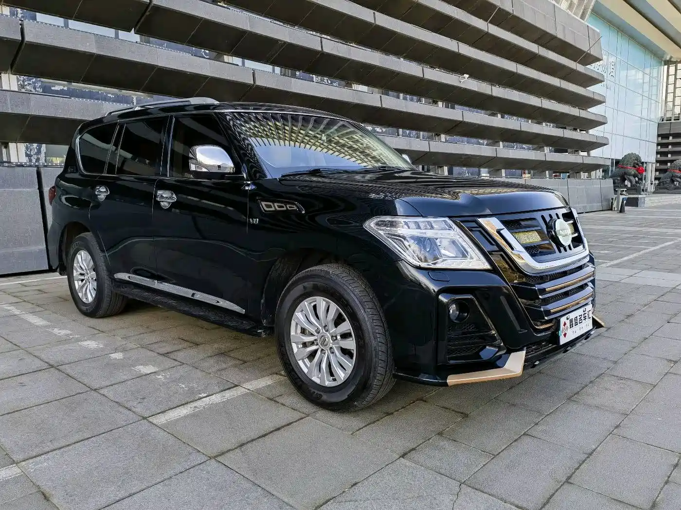 Nissan Patrol 2014 5.6L LE фото 3