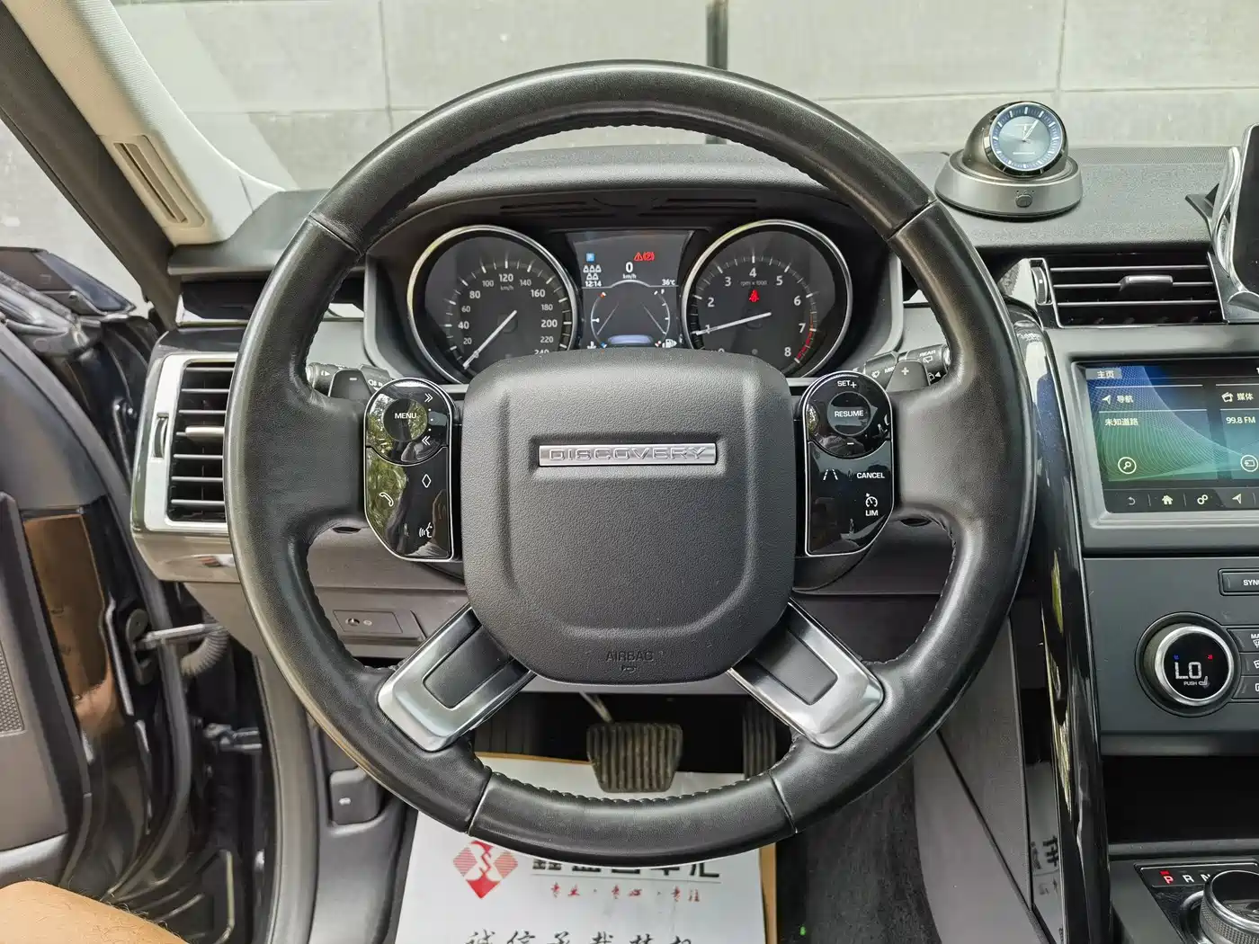 Land Rover Discovery 2018 3.0 SC V6 SE фото 12