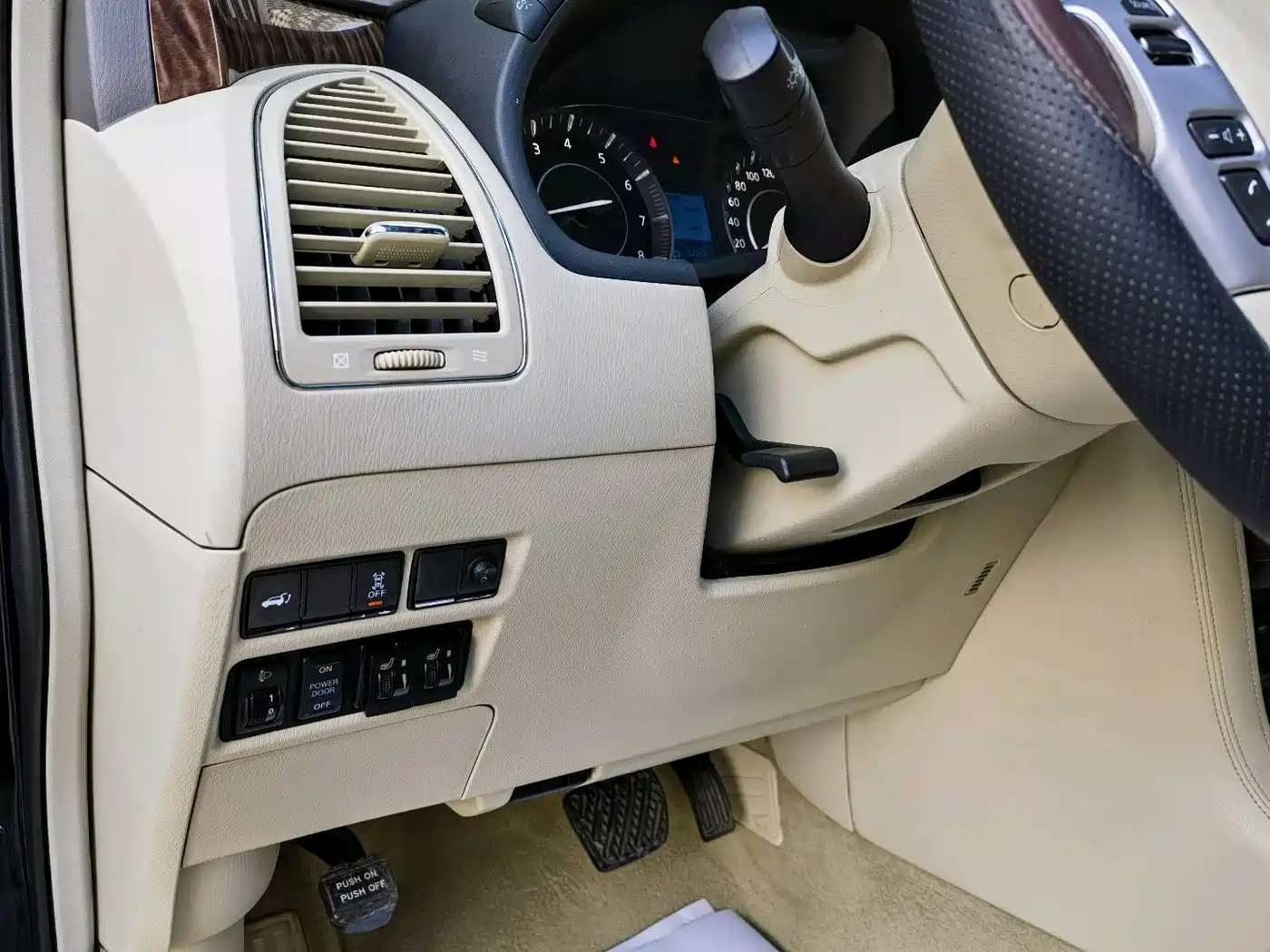 Nissan Patrol 2014 5.6L LE фото 8