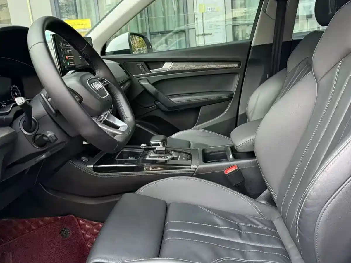 Фото 8 - Audi Q5L