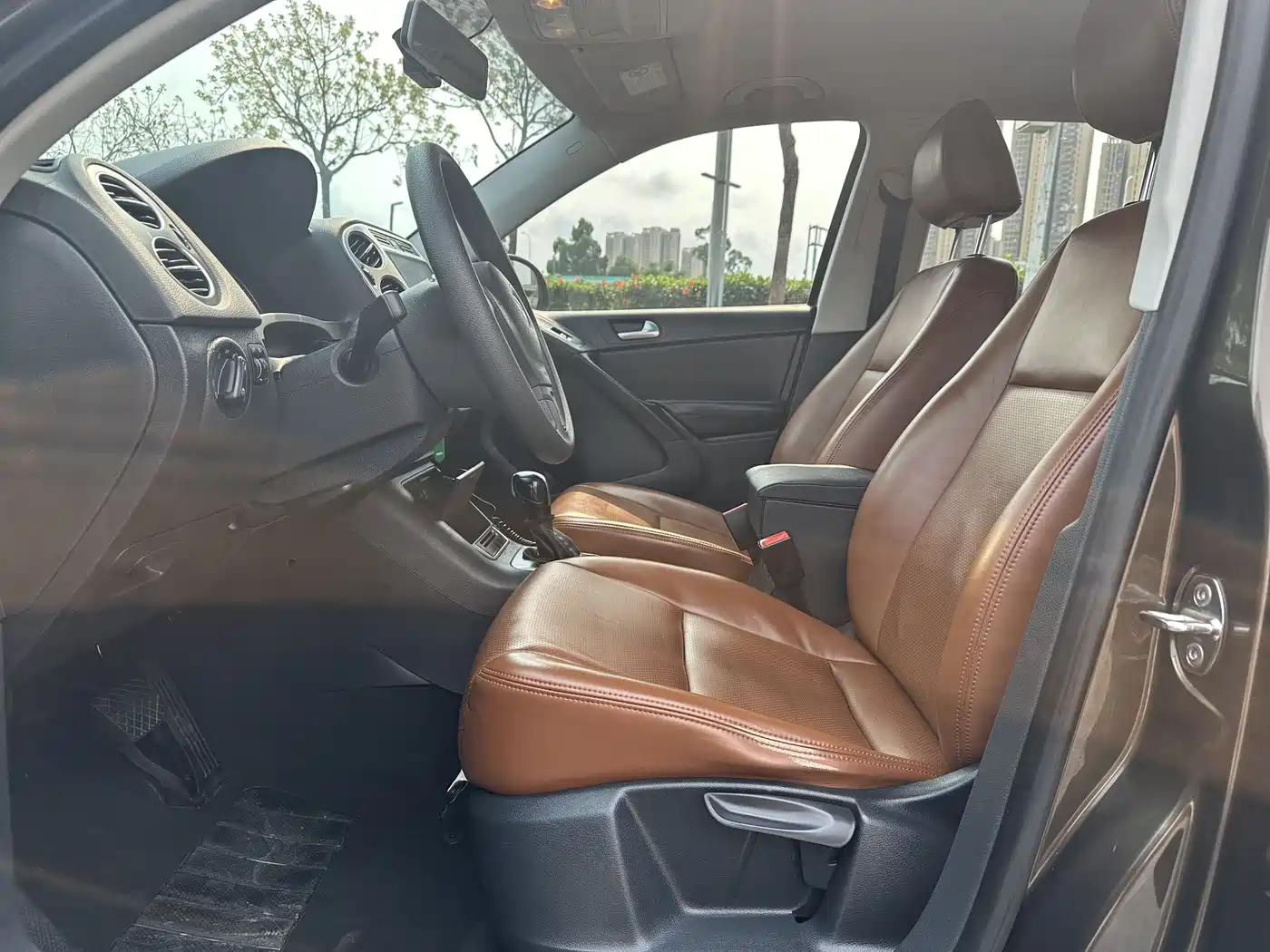 Volkswagen Tiguan 2015 1.8TSI Automatic 2WD Trendline фото 12