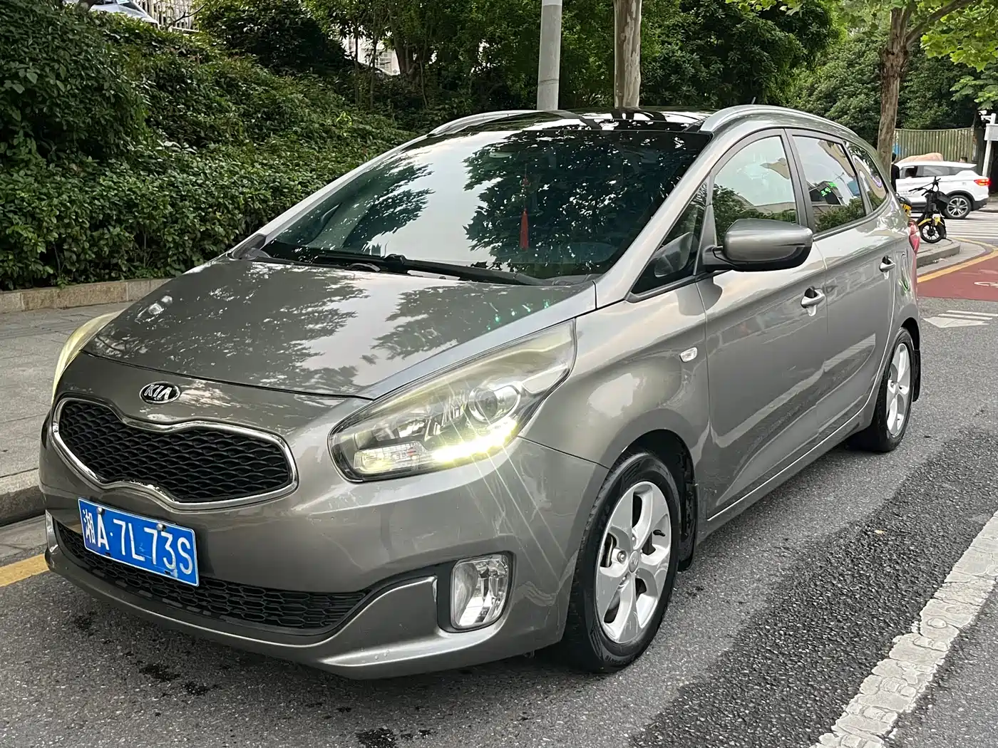 Kia Carens 2013 2.0L 7-Seat Auto Standard China IV фото 3