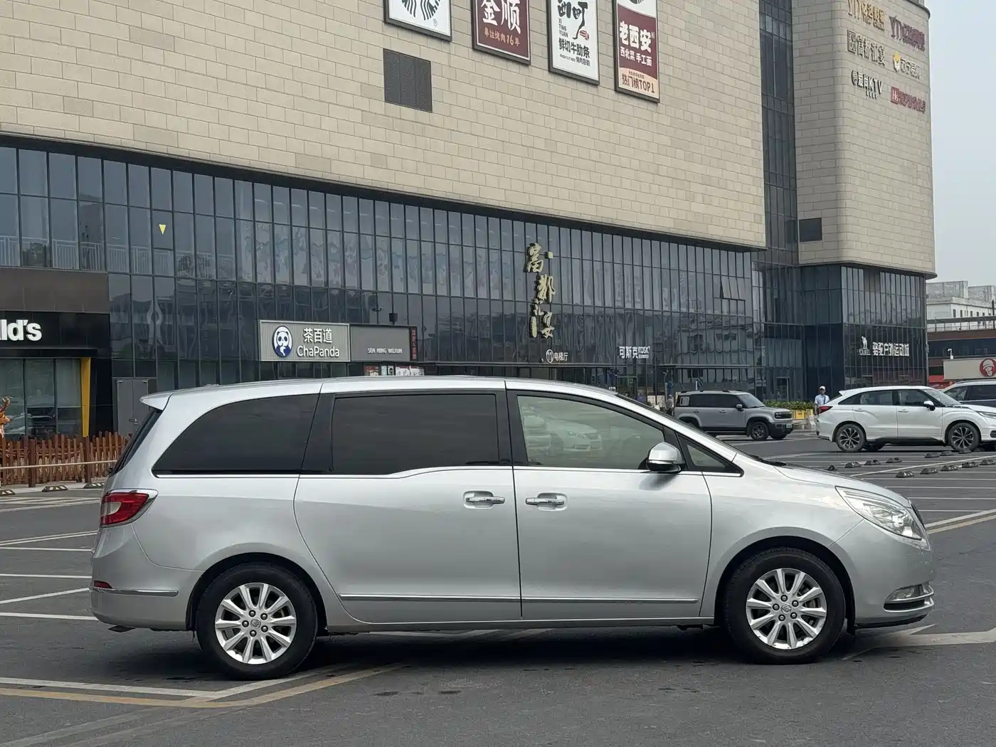 Buick GL8 2011 2.4L LT Luxury Business Executive фото 6