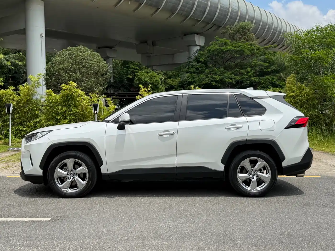 Фото 9 - Toyota RAV4