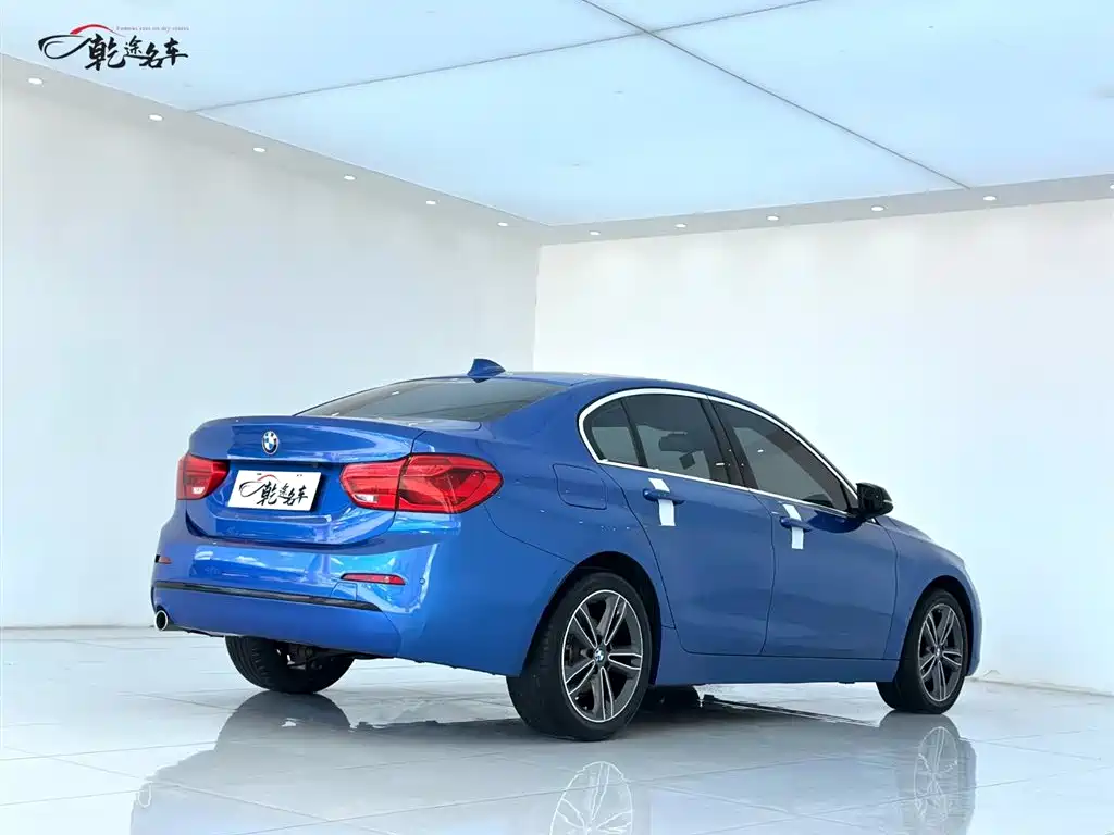 BMW 1 Series 2017 118i Sport фото 7