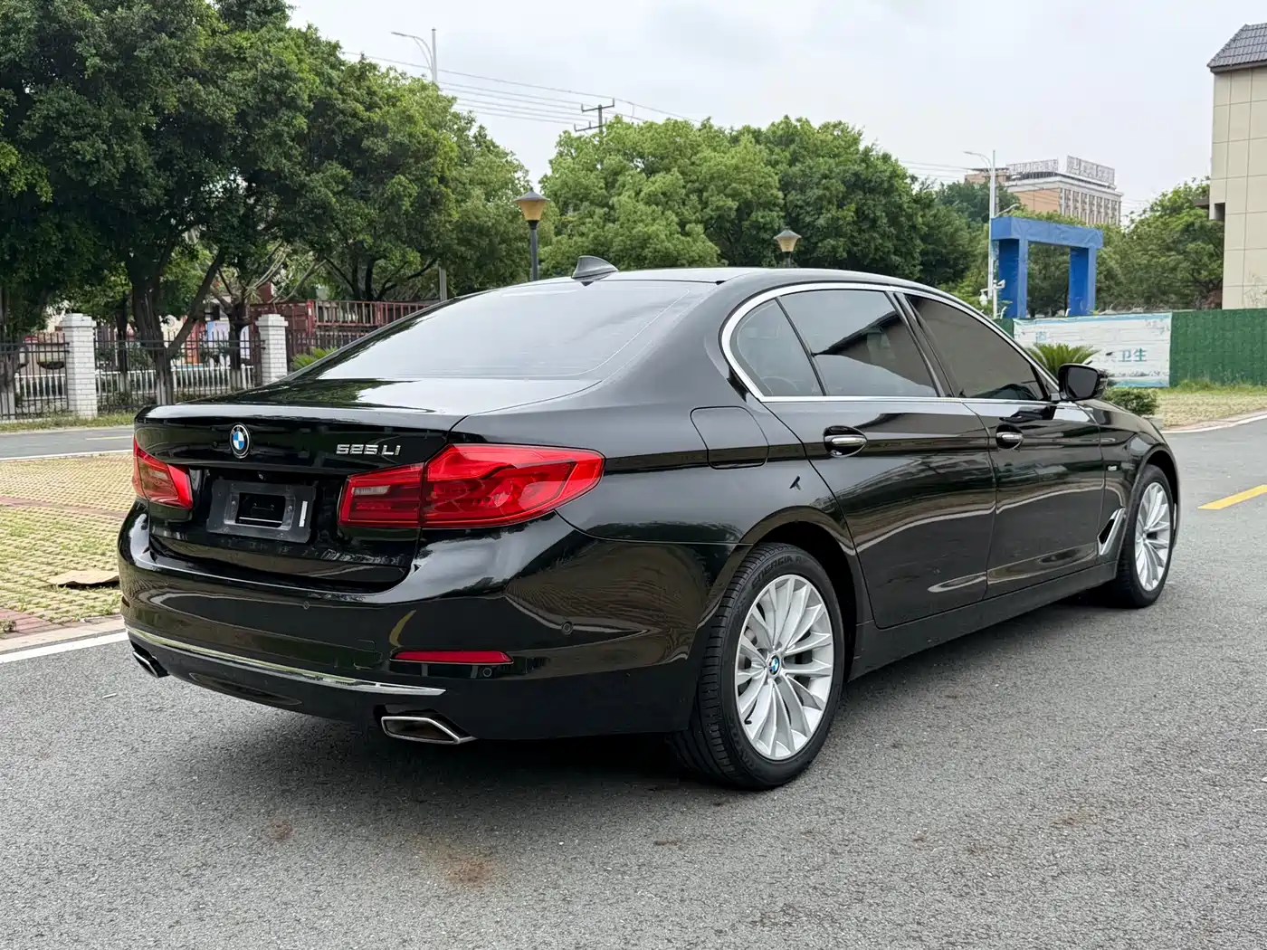 BMW 5 Series 2018 525Li Luxury Package фото 9
