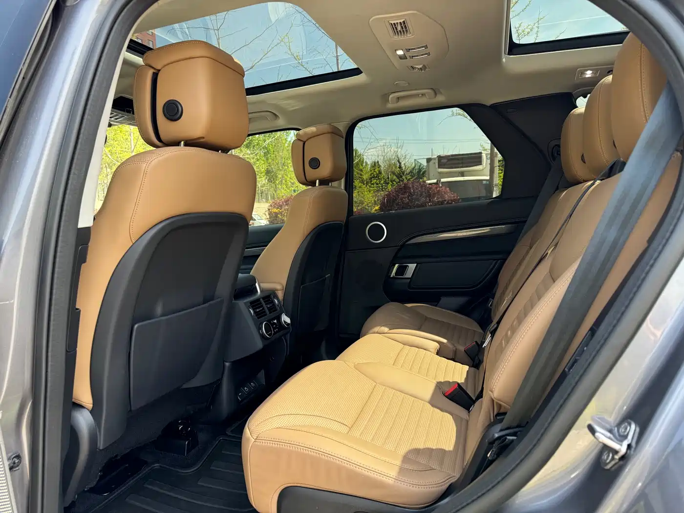 Land Rover Discovery 2023 360PS Metropolis Edition фото 5