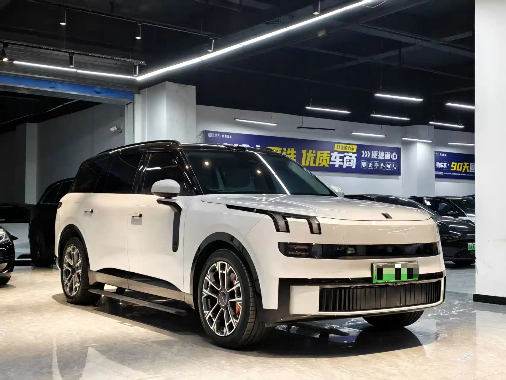 Photo 3 - Lynk & Co 900